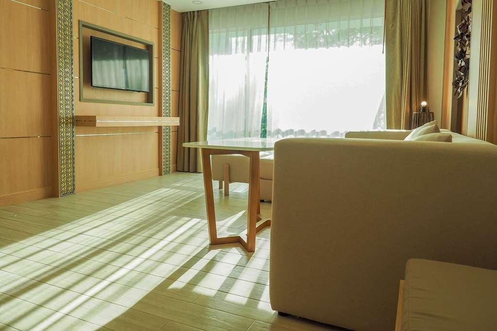 Clarion Hotel Patong Phuket Room photo